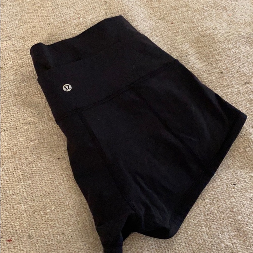 Lululemon Highwaist Short with pocket